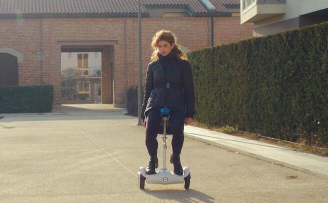 Airwheel Tecnología tiene como objetivo llevar el 2 ruedas auto-equilibrio S6 scooter para más hogares y facilitar la vida diaria.