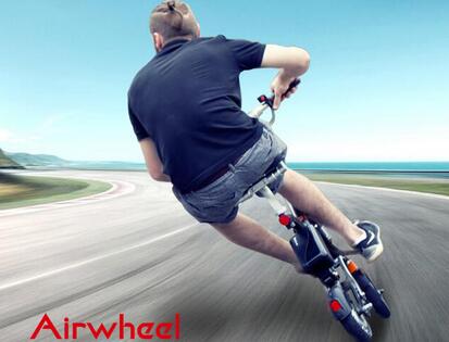 Para esta Airwheel E6 bicicleta eléctrica plegable, cuando el usuario presiona el botón de frenado, el vehículo se detendrá a corta distancia y tiempo.