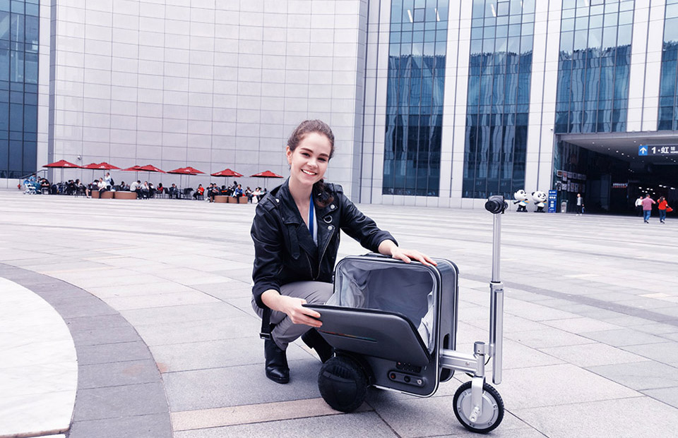 Airwheel SE3 carry on luggage